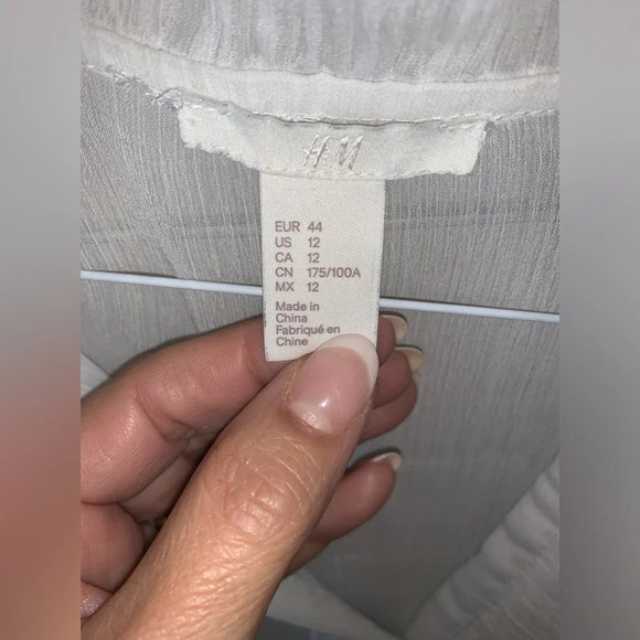 Set H&M ivory films sheer top & Old Navy khaki side zip chinos‎ - Picture 3 of 15